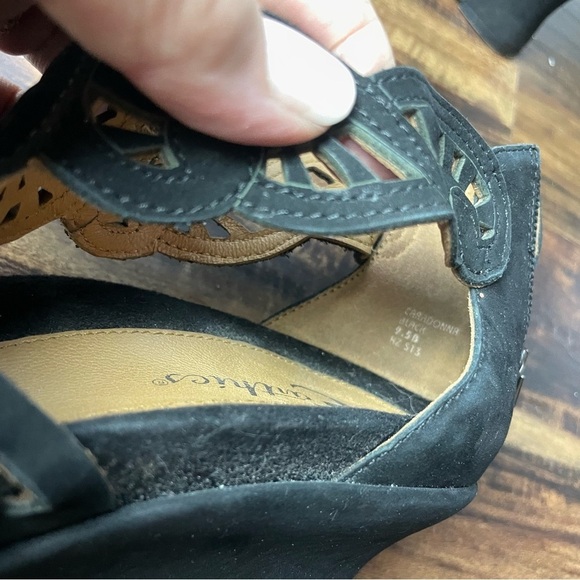 Earthies Black Leather Wedge Sandals size 9.5B - Picture 12 of 14